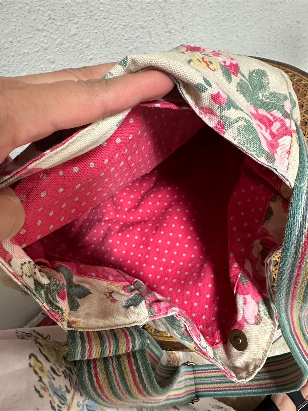 Cath Kidston Cream Canvas Crossbody Bag with Pink Rose Print - Picture 6 of 6